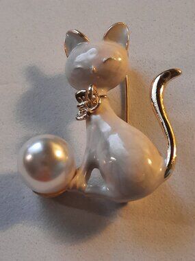 Brand New Very Cute Cat Brooch For Cat Lovers
